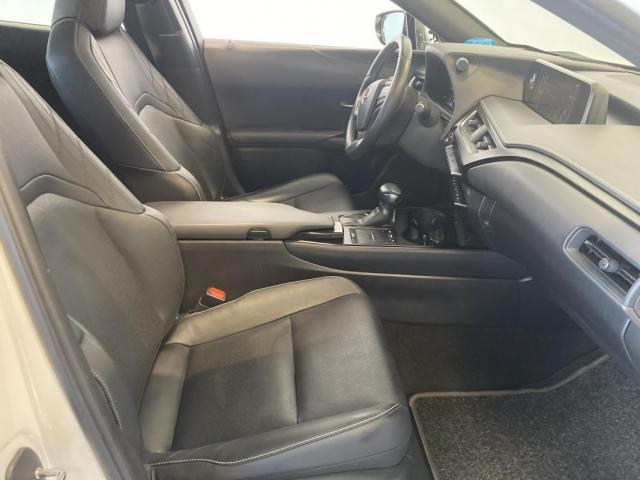 Lexus Ux image 6