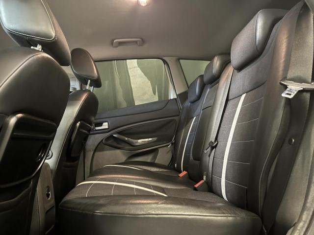 Ford Kuga image 6