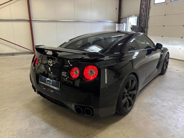 Nissan Gt-R image 5