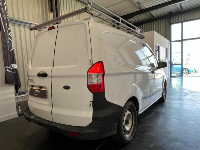 Ford Transit Courier image 7