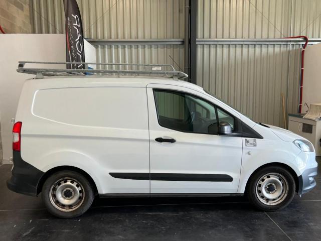 Ford Transit Courier image 2