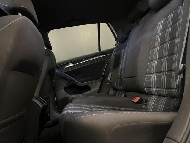 Volkswagen Golf image 9