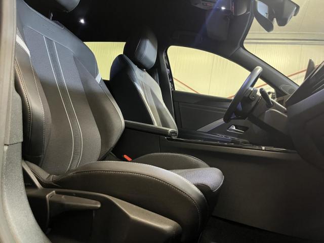 Opel Astra Sports Tourer image 4