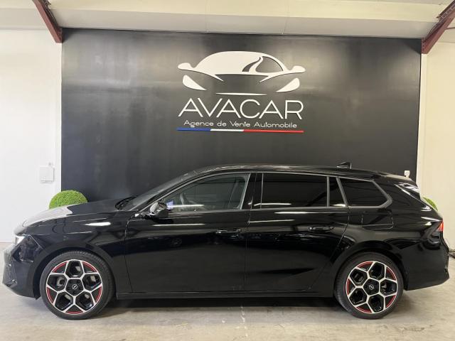 Opel Astra Sports Tourer image 1