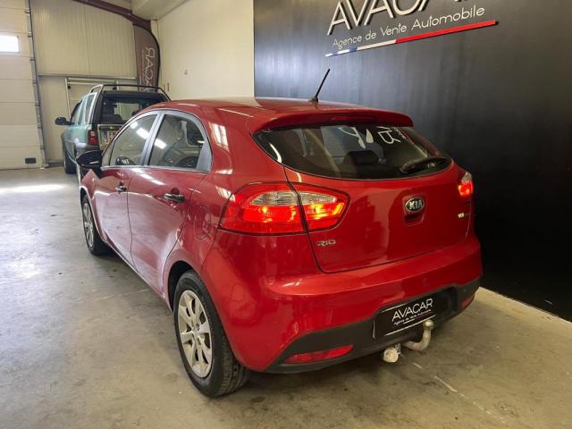 Kia Rio image 5