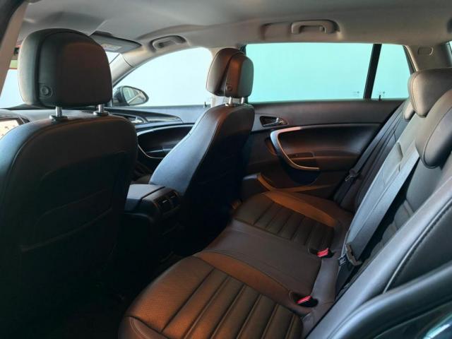 Opel Insignia Sports Tourer image 3