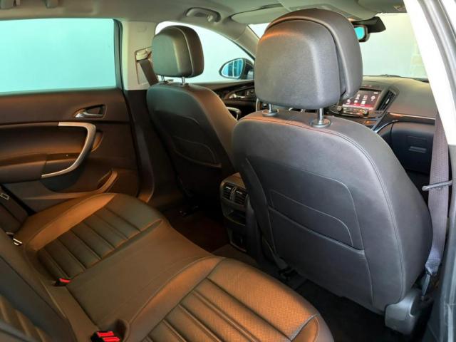 Opel Insignia Sports Tourer image 1