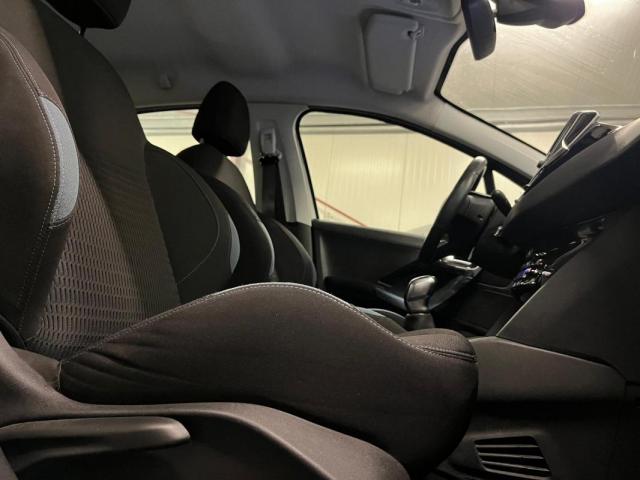 Peugeot 208 image 8