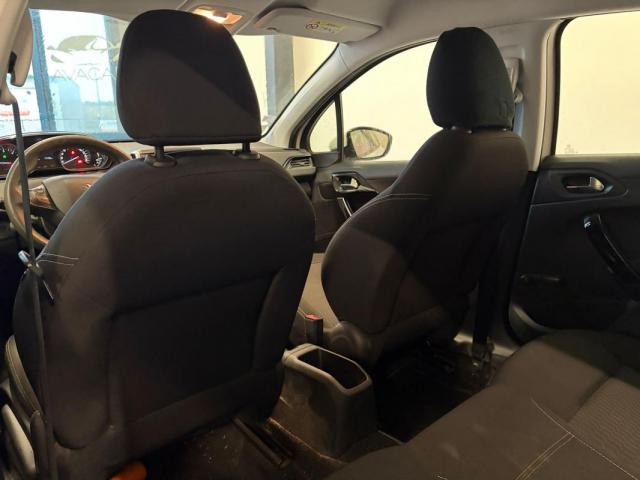 Peugeot 208 image 6