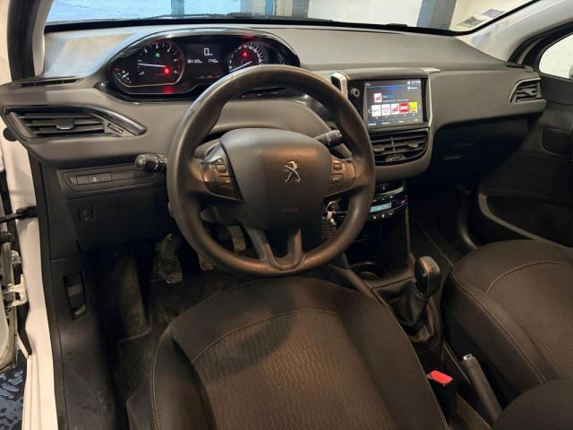 Peugeot 208 image 2