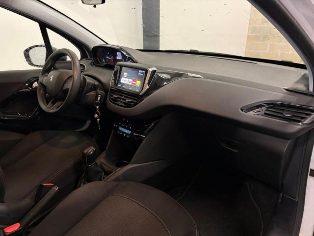 Peugeot 208 image 8