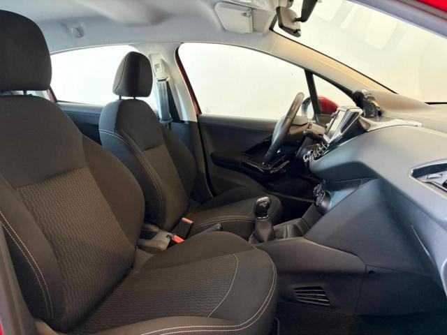 Peugeot 208 image 7