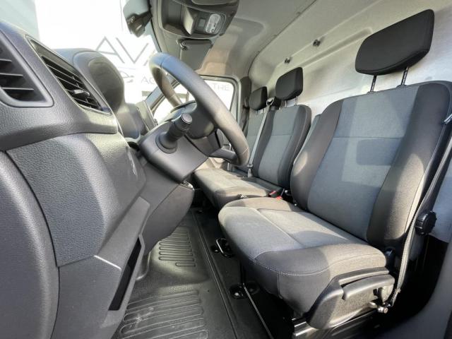 Renault Master image 9