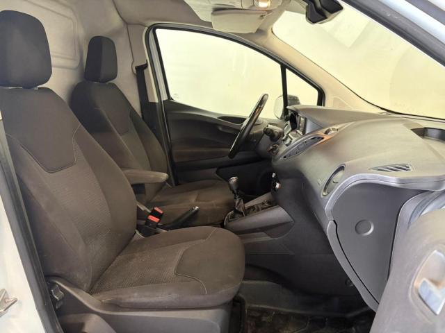 Ford Transit Courier image 5