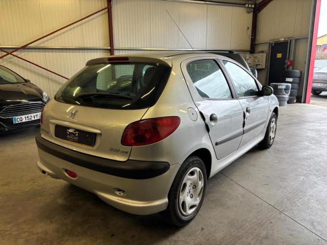 Peugeot 206 image 2