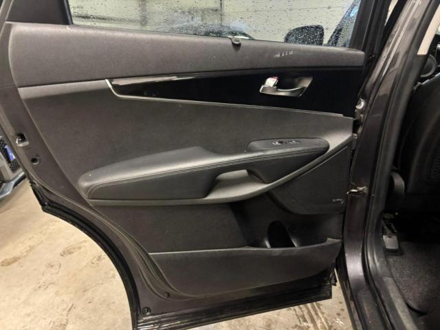 Kia Sorento image 9