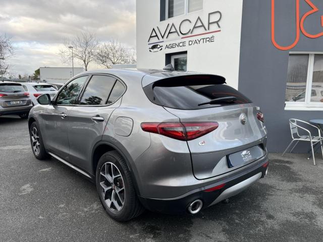 Alfa Romeo Stelvio image 8