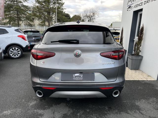 Alfa Romeo Stelvio image 6