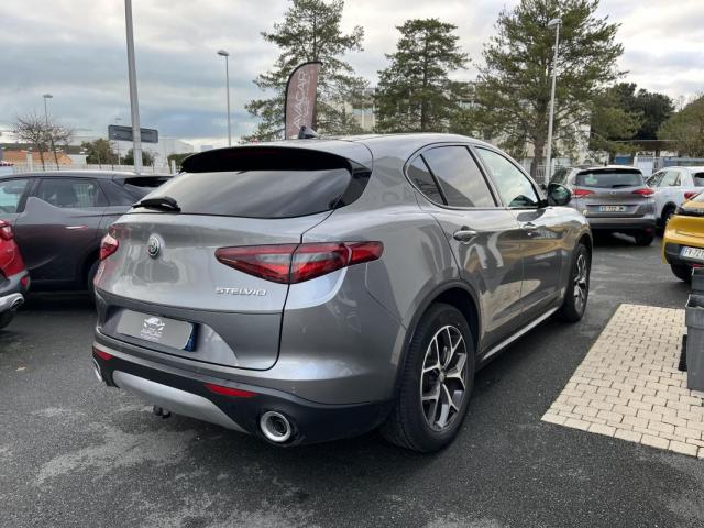 Alfa Romeo Stelvio image 2