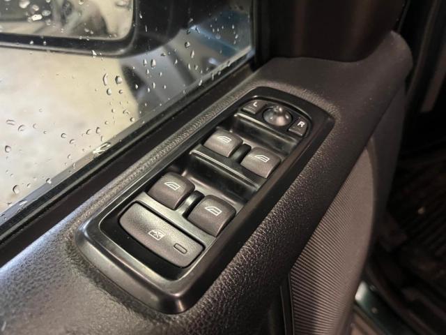 Land Rover Discovery image 2