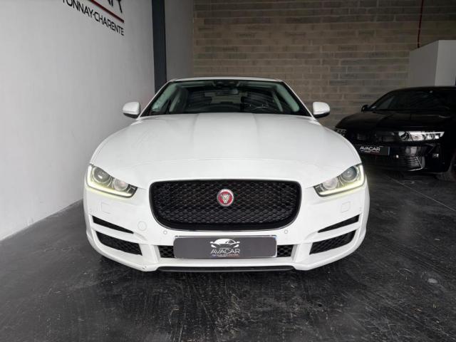 Jaguar Xe image 4