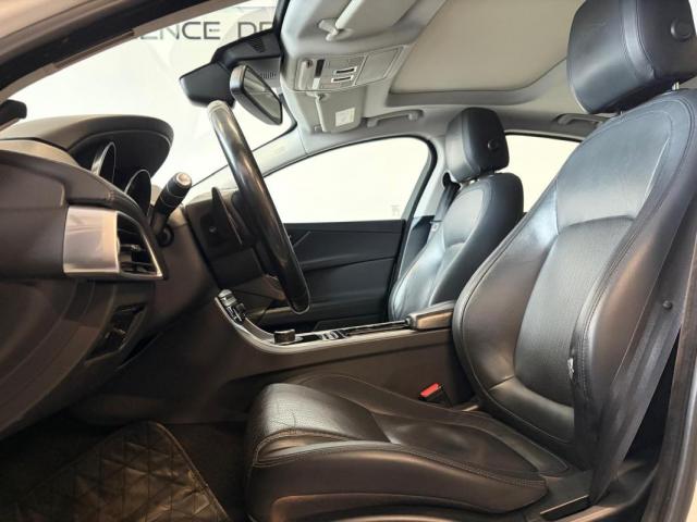 Jaguar Xe image 7