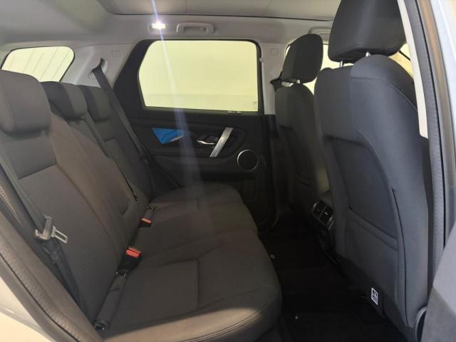 Land Rover Discovery image 9