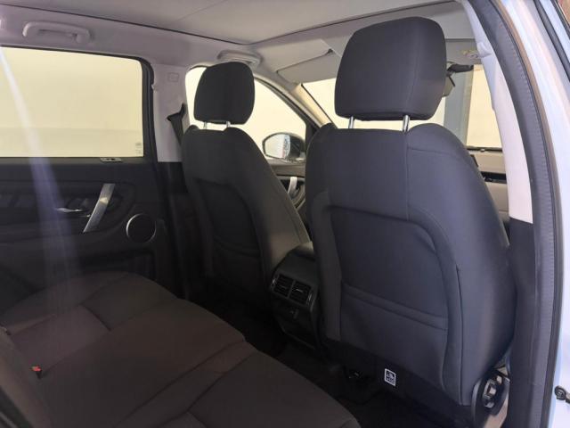 Land Rover Discovery image 8