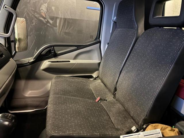 Mitsubishi Canter image 3