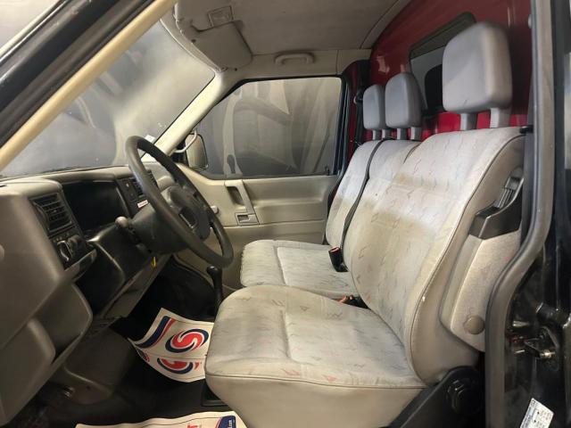 Volkswagen Transporter image 6