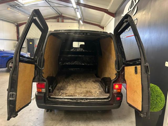 Volkswagen Transporter image 9
