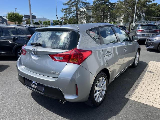 Toyota Auris image 9