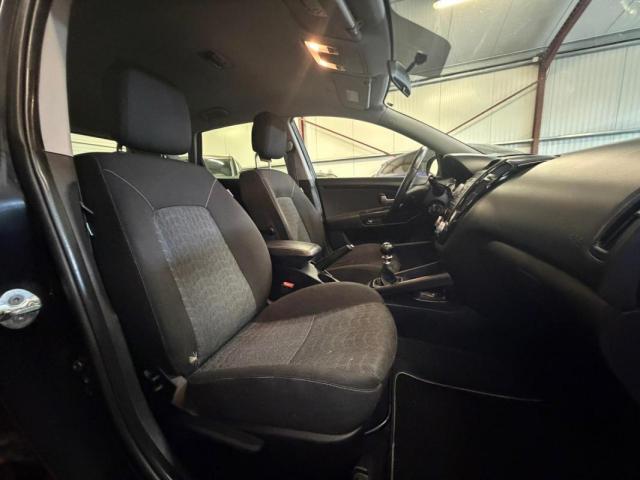Kia Cee'D image 9