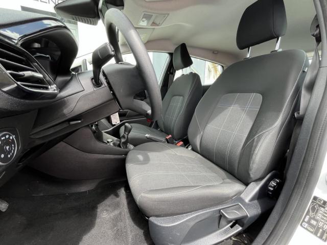 Ford Fiesta image 9