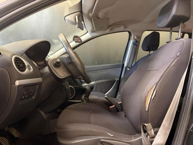Renault Clio Estate image 5