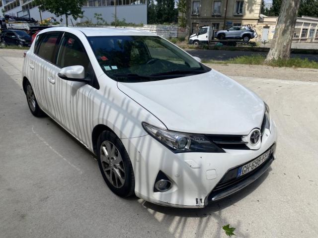 Toyota Auris image 2