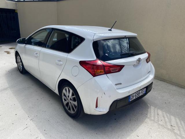 Toyota Auris image 3