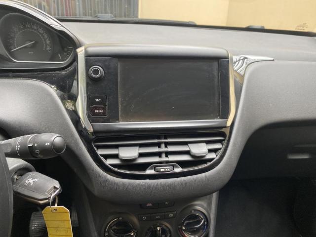 Peugeot 208 image 1