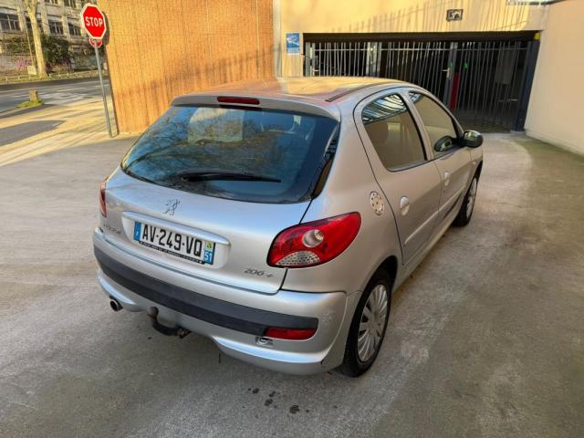 Peugeot 206+ image 6