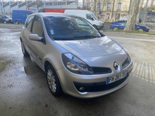 Renault Clio image 2