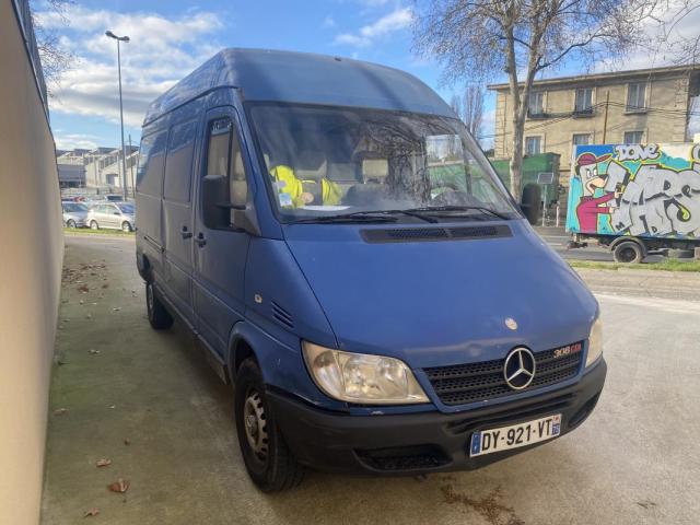 Mercedes Benz Sprinter image 7