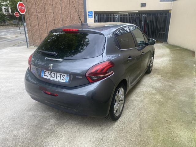 Peugeot 208 image 1