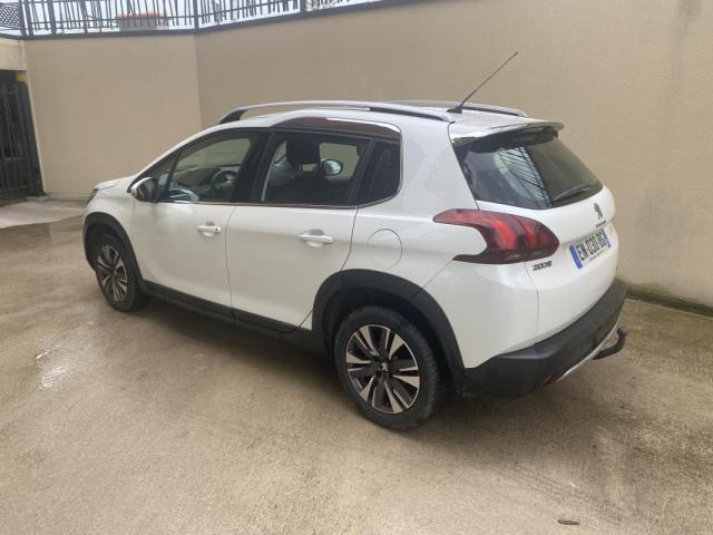 Peugeot 2008 image 2