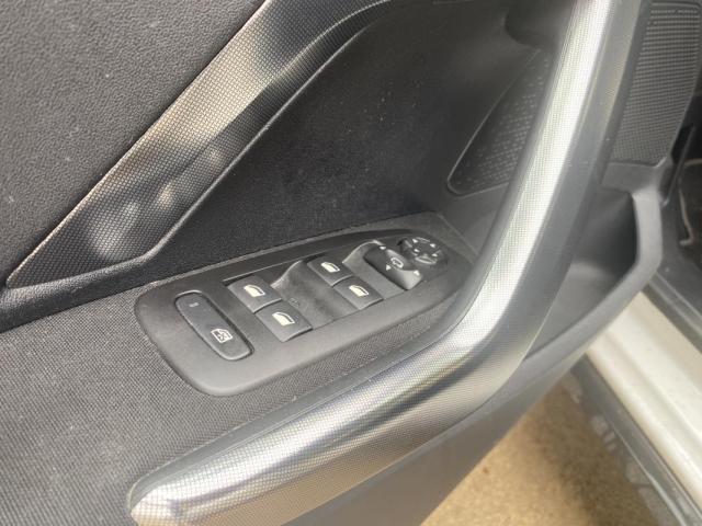 Peugeot 2008 image 8