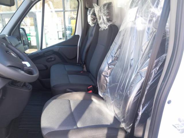 Renault Master image 2