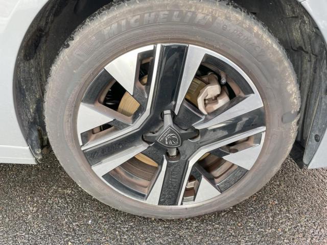 Peugeot 208 image 7
