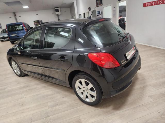 Peugeot 207 image 2