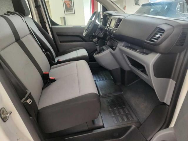Peugeot Traveller image 2