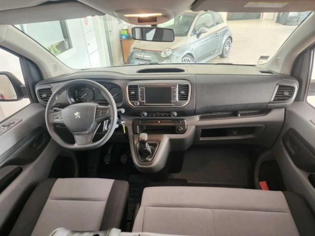 Peugeot Traveller image 3