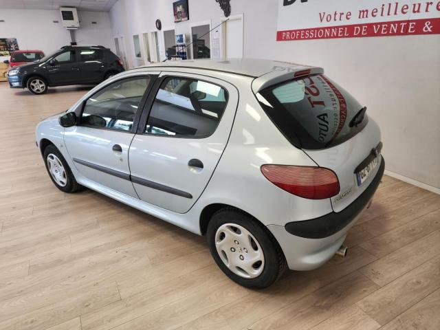 Peugeot 206 image 8